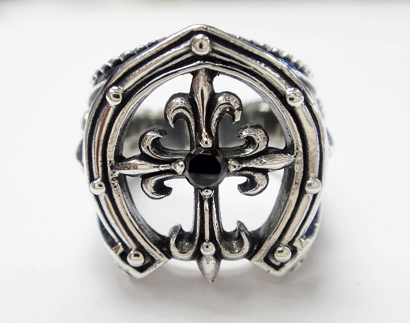 Fleur-de-lis Halo Ring — Sterling silver 925, oxidized + black stone